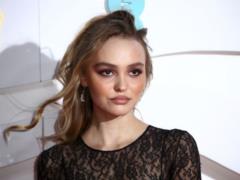 BAFTA-2020: дочь Деппа засветила обнаженную грудь, а Терон удивила оригинальным декольте