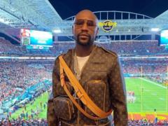 Мейвезер нарядился в странную куртку Louis Vuitton и стал похож на сумку