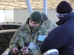 В январе линию разграничения на Донбассе пересекли более миллиона человек