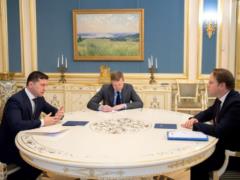 Зеленский и Еврокомиссар по вопросам расширения обсудили проблемы нацменьшинств в Украине