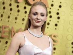 Звезда  Игры престолов  Софи Тернер беременна первенцем – СМИ