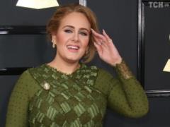 Похудевшая на 45 кг певица Адель спела на свадьбе подруги