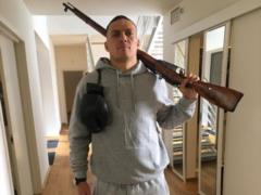  Надеяться на небо, не на себя красивых . Усик зачитал свое новое стихотворение