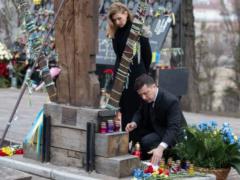 Зеленский с супругой почтили память Героев Небесной Сотни