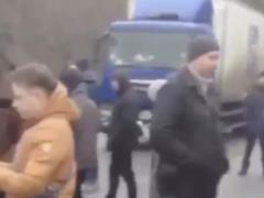 Под Харьковом несогласные жители перекрыли трассу на Симферополь