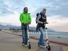 В Украине хотят изменить правила дорожного движения для электросамокатов и гироскутеров