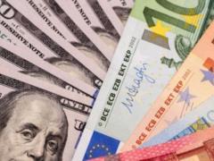 НБУ снизил официальный курс доллара и повысил курс евро