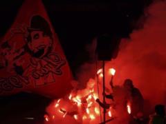 Стенка на стенку. Во Франции произошла жестокая драка между фанатами принципиальных команд