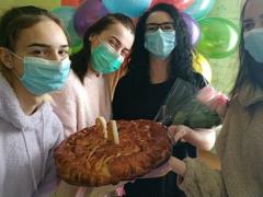 В Новых Санжарах отметили день рождения эвакуированной из Китая