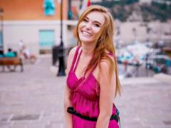  НЕАНГЕЛ  Слава поделилась архивными фото, где изображена с мамой