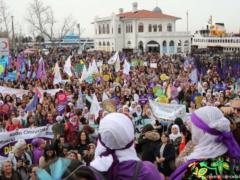 Полиция в Стамбуле разогнала участниц женской демонстрации 8 марта