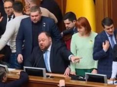Разумков отменил зарубежные командировки нардепов