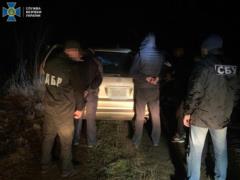 Главный инспектор Харьковской таможни занимался переправкой преступников в Россию