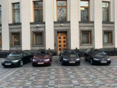 ВР передала 4 автомобиля киевским больницам