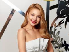 Тина Кароль показала, как ее 11-летний сын высадил дерево в домашнем саду