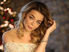 Алина Гросу показала бабушку и трогательно поздравила ее с юбилеем