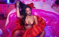 Rihanna tried on unusual images for gloss