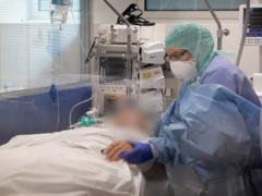 В Италии за сутки от коронавируса умерли 837 человек