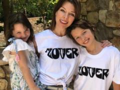 Мила Йовович нежно поздравила голубоглазую дочь-красавицу с 5-летием