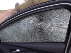 Оккупанты на Донбассе обстреляли автомобиль журналистов