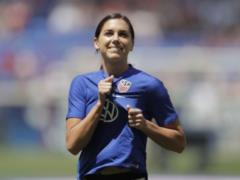 The beautiful football player had a tiring training in her ninth month of pregnancy and ran into criticism