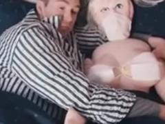 Владимир Остапчук с надувной женщиной у себя дома записал пародию на хит Little Big