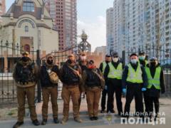 Полиция Киева уже заступила на дежурство у культовых сооружений столицы