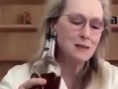 70-летняя Мэрил Стрип в банном халате насмешила юзеров поведением с алкоголем