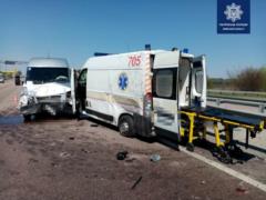 Near Kiev, a drunk ambulance driver crashed into a minibus