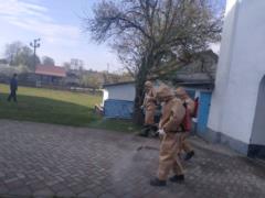 На Тернопольщине из-за умершего от коронавируса священника провели дезинфекцию села