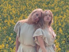 Дочь и жена Евгения Кошевого очаровали весенней фотосессией в поле