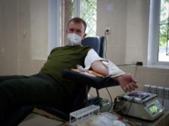 В Сумах и Славянске гвардейцы поделились своей кровью с тяжелобольными детьми и роженицами
