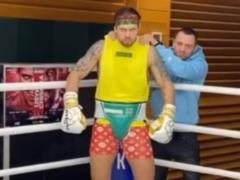 Усик снял видео для хейтеров и показал, как нокаутирует  диванного эксперта 