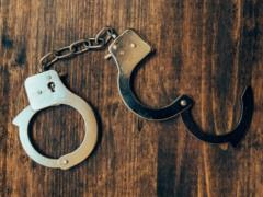 Искали 22 года и отпустили: в США из-за пандемии вышел на свободу обвиняемый в серийном насилии