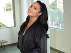 Demi Lovato officially confirmed the relationship with the actor, unveiling a video of their hot kisses