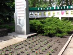 На Харьковщине испортили клумбы в сквере Героев Лозовщины