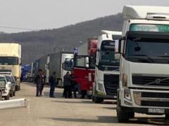 Китай ограничил пропуск грузовиков из РФ. На границе скопилось полтысячи фур