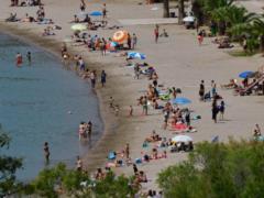 In Greece, introduced a limit on the number of sunbathers on the beaches