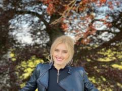 Ирина Федишин в ультракороткой юбке шокировала смелым образом рок-дивы
