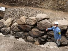 In Japan, in the former imperial palace found the fortress wall of the XVI century