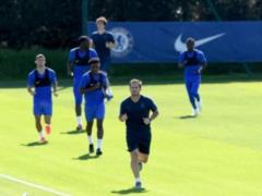 Обвиненный в изнасиловании футболист  Челси  потренировался с командой