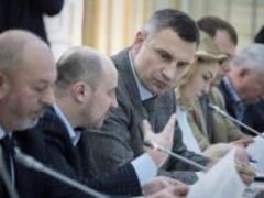 Кличко просит разрешить запустить наземный транспорт и метро в Киеве
