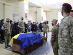 In the Khmelnitsky region said goodbye to the paratrooper who died six years ago