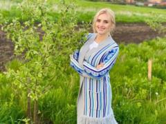Ирина Федишин показала папу в его молодом саду