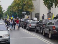 Под Кабмином евробляхеры требуют доступной растаможки