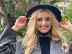 Ирина Федишин в шляпе и с зонтиком умилила снимками со Львова