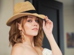 Беременная Alyosha впервые показала свою маму, на которую похожа как две капли