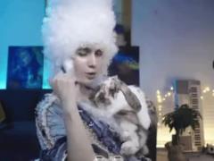 Jerry Heil записала песню, в которой она сербает и чавкает