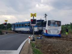 В Чехии десять человек пострадали при столкновении автобуса с поездом