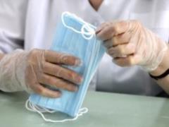 Нужно ли носить маски в жару: врач рассказал безопасно ли это